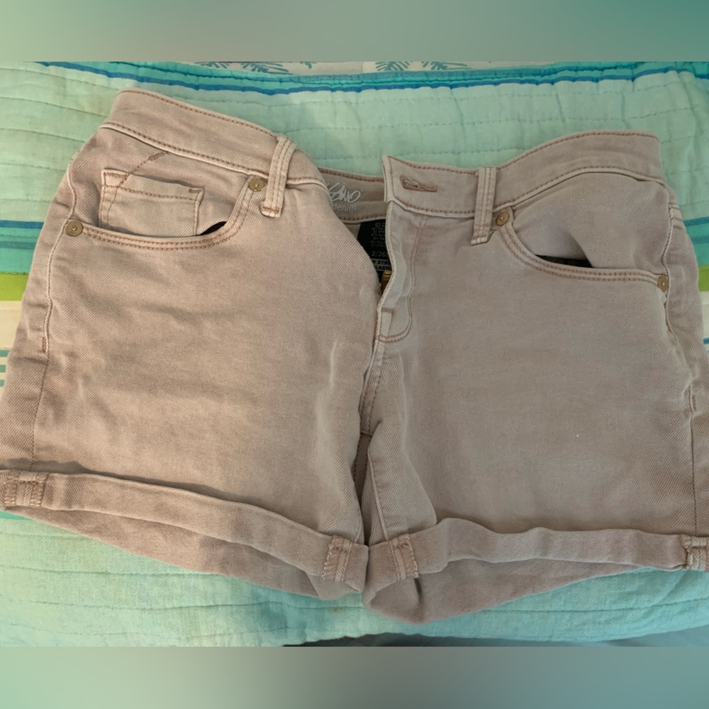 Tan/cream colored jean shorts